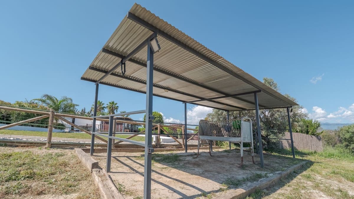 4 soveværelse Finca/Landehus til salg i Coin med swimmingpool garage - € 1.300.000 (Ref: 8994377)