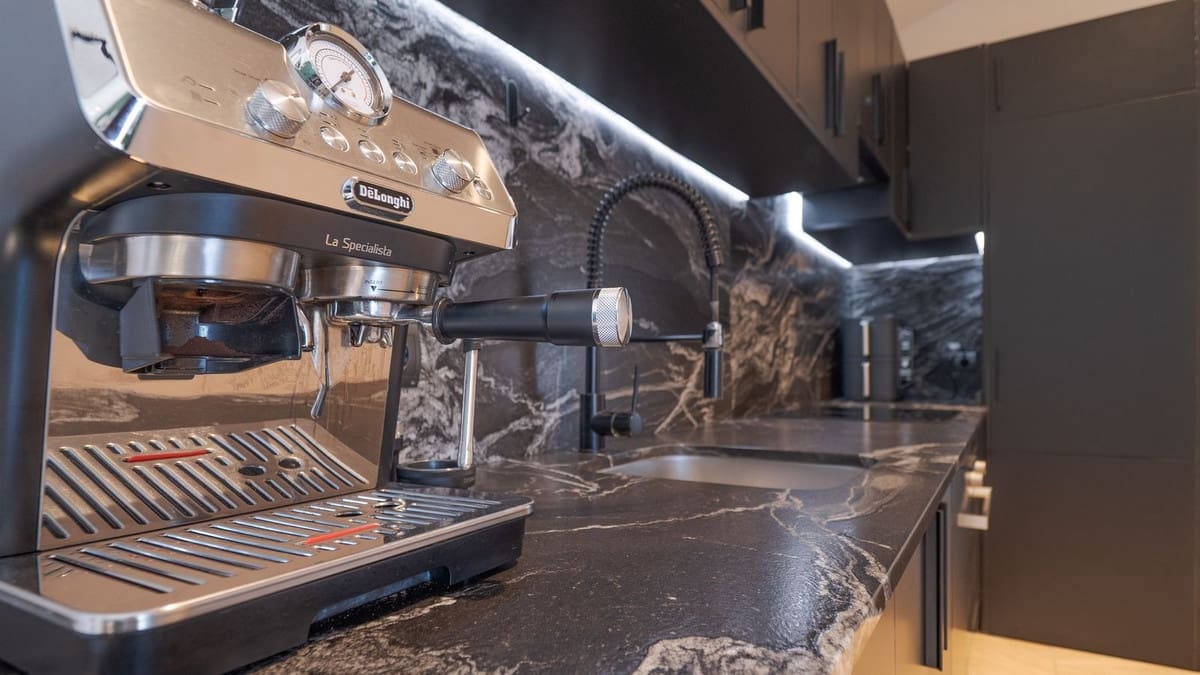 4 soveværelse Finca/Landehus til salg i Coin med swimmingpool garage - € 1.300.000 (Ref: 8994377)