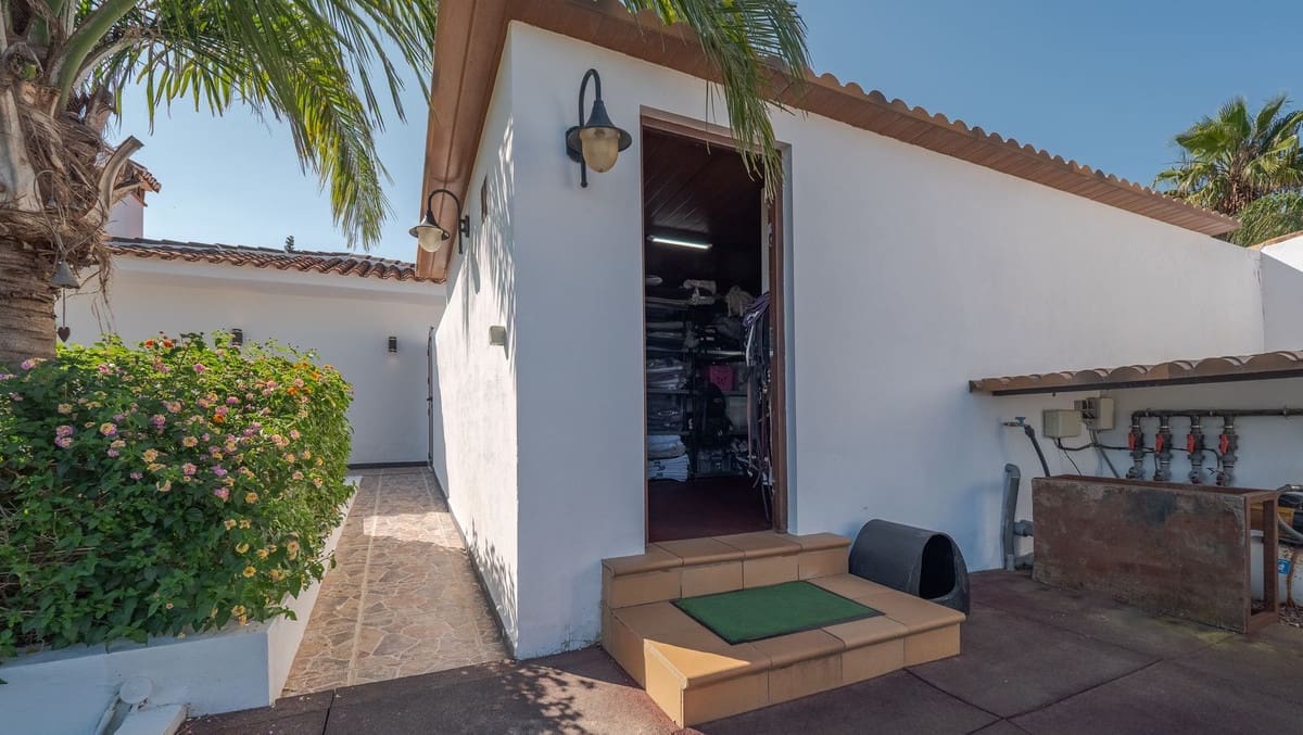 4 soveværelse Finca/Landehus til salg i Coin med swimmingpool garage - € 1.300.000 (Ref: 8994377)