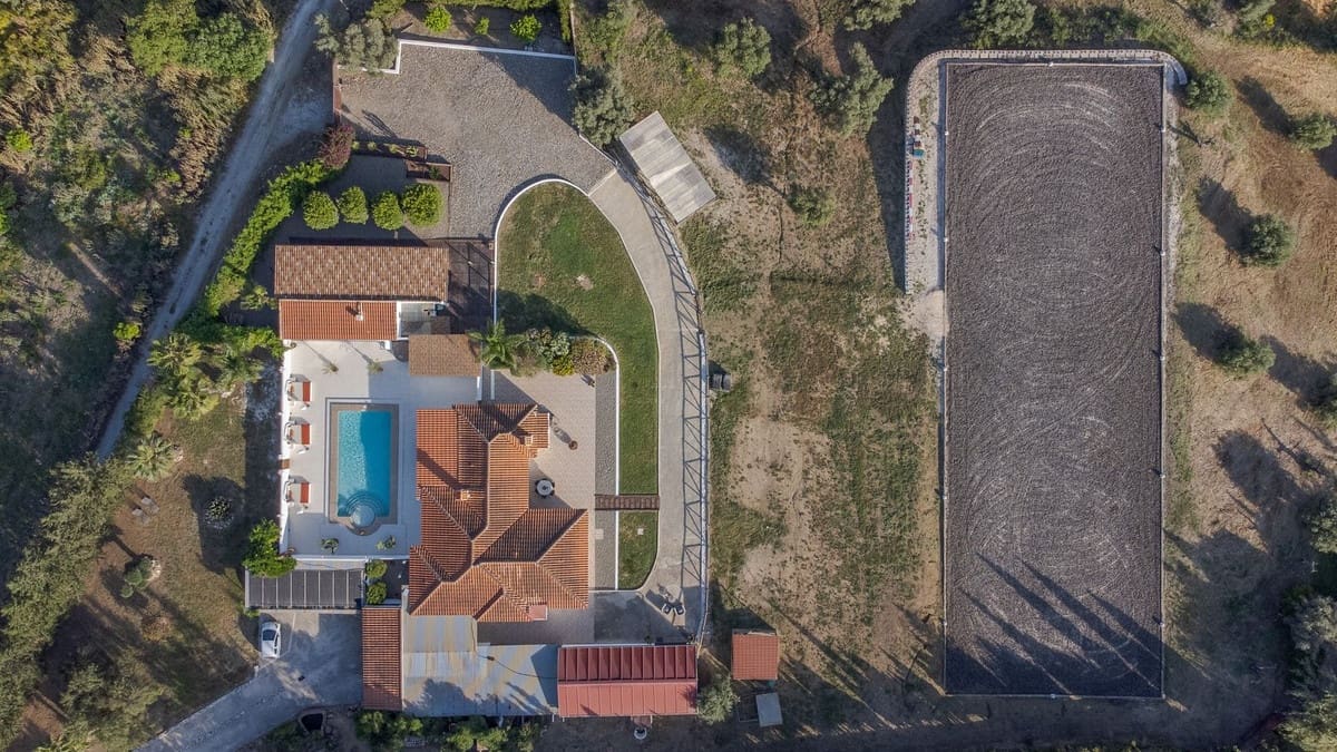 4 soveværelse Finca/Landehus til salg i Coin med swimmingpool garage - € 1.300.000 (Ref: 8994377)