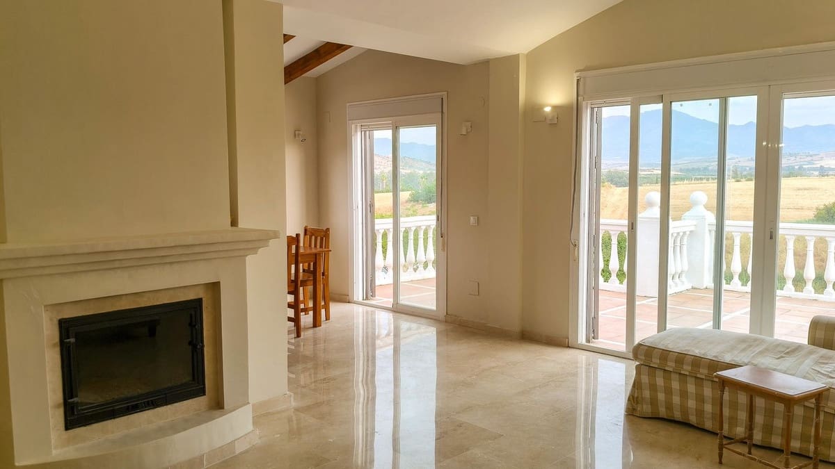 6 bedroom Finca/Country House for sale in Coin with garage - € 599,000 (Ref: 9072834)