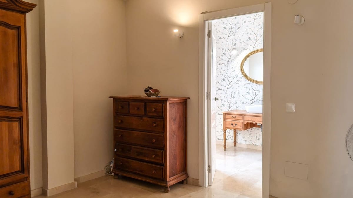 6 bedroom Finca/Country House for sale in Coin with garage - € 599,000 (Ref: 9072834)