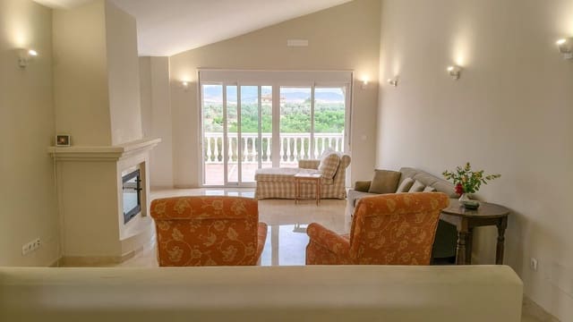 6 bedroom Finca/Country House for sale in Coín with garage - € 599,000 (Ref: 9072834)