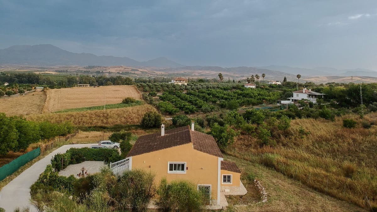 6 bedroom Finca/Country House for sale in Coin with garage - € 599,000 (Ref: 9072834)