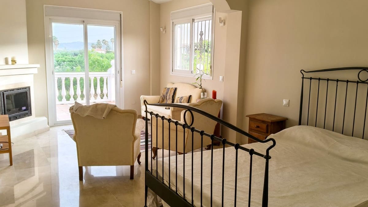 6 bedroom Finca/Country House for sale in Coin with garage - € 599,000 (Ref: 9072834)