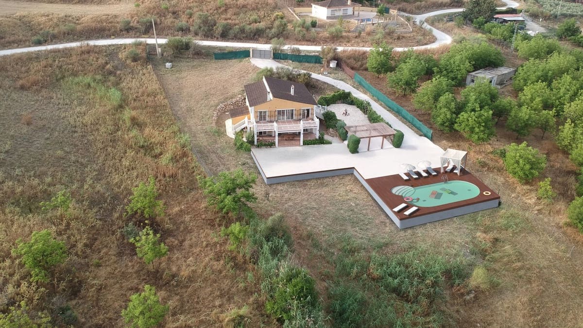 6 bedroom Finca/Country House for sale in Coin with garage - € 599,000 (Ref: 9072834)