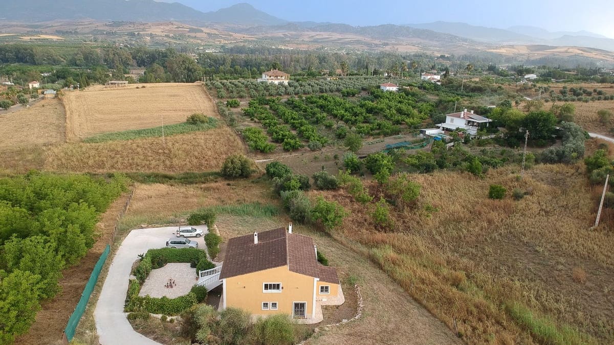 6 bedroom Finca/Country House for sale in Coin with garage - € 599,000 (Ref: 9072834)