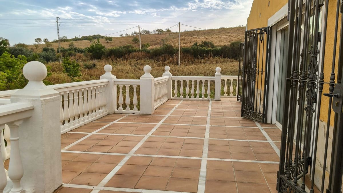 6 bedroom Finca/Country House for sale in Coin with garage - € 599,000 (Ref: 9072834)