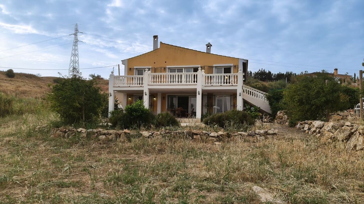 6 bedroom Finca/Country House for sale in Coin with garage - € 599,000 (Ref: 9072834)