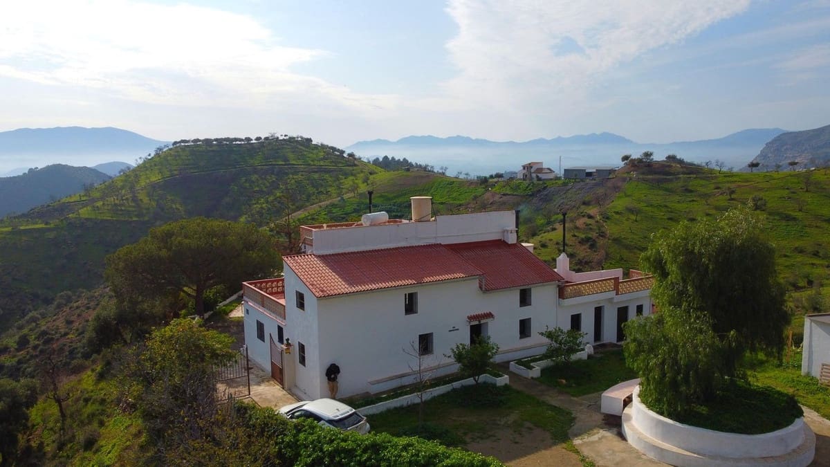 6 bedroom Finca/Country House for sale in Pizarra with garage - € 450,000 (Ref: 9080989)