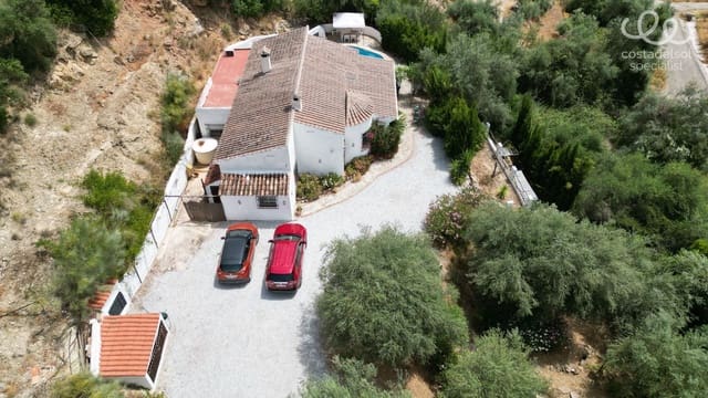 4 soveværelse Finca/Landehus til salg i Comares med swimmingpool garage - € 349.000 (Ref: 9084812)