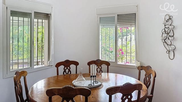 4 soveværelse Finca/Landehus til salg i Comares med swimmingpool garage - € 349.000 (Ref: 9084812)