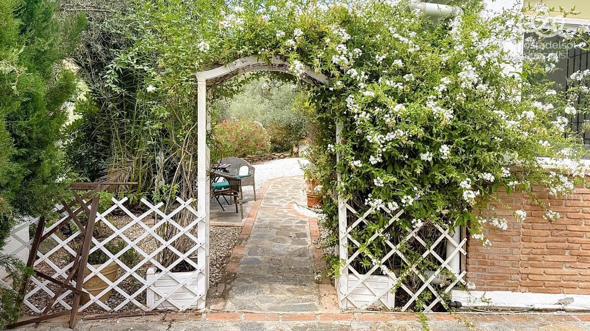 4 sovrum Finca/Hus på landet till salu i Comares med pool garage - 349 000 € (Ref: 9084812)