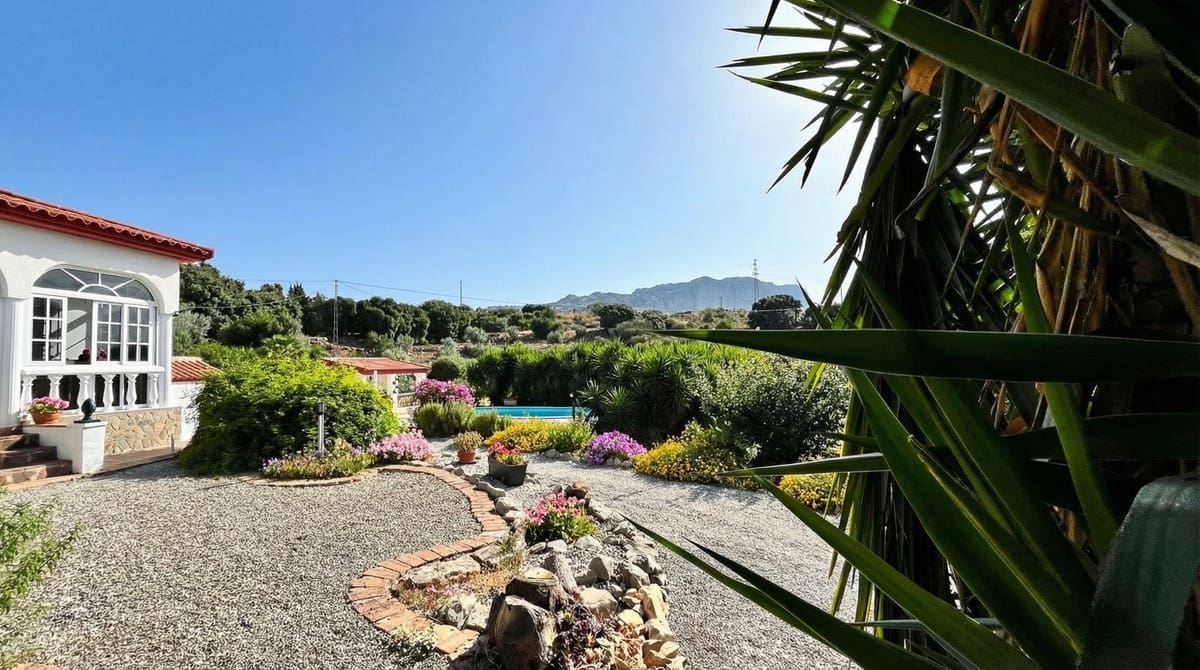 5 slaapkamer Finca/Landhuis te koop in Villanueva de la Concepcion met zwembad - € 445.000 (Ref: 9123599)