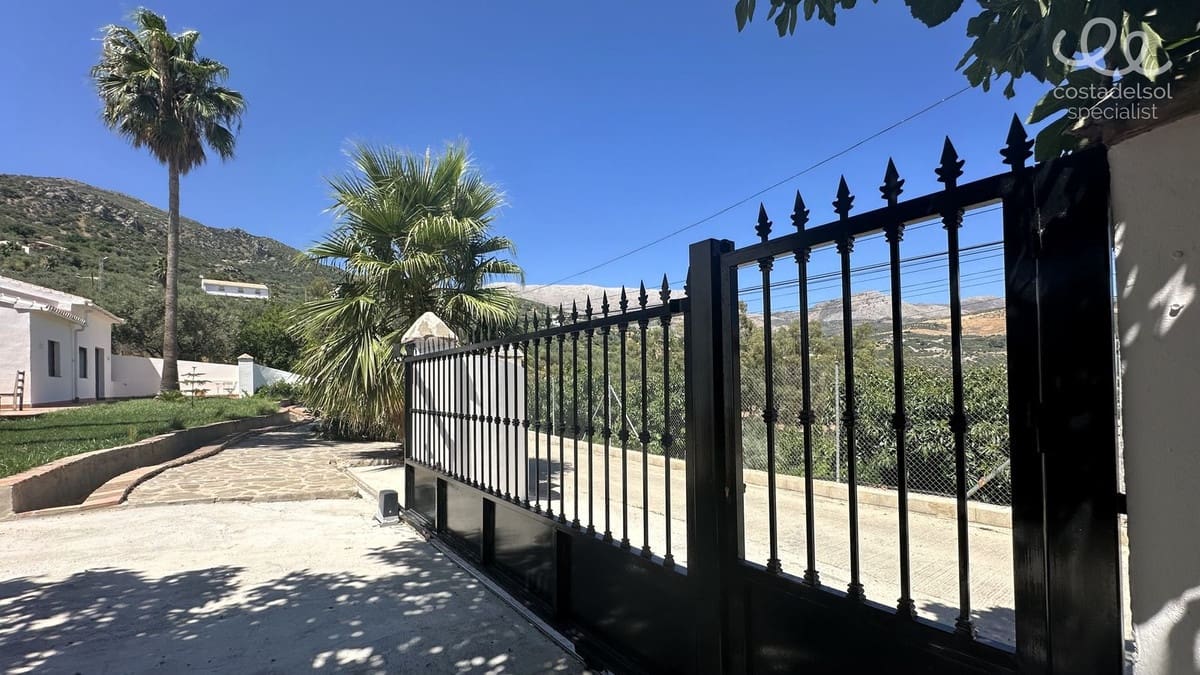 Finca/Casa Rural de 7 habitaciones en Periana en venta con piscina garaje - 749.000 € (Ref: 9138408)