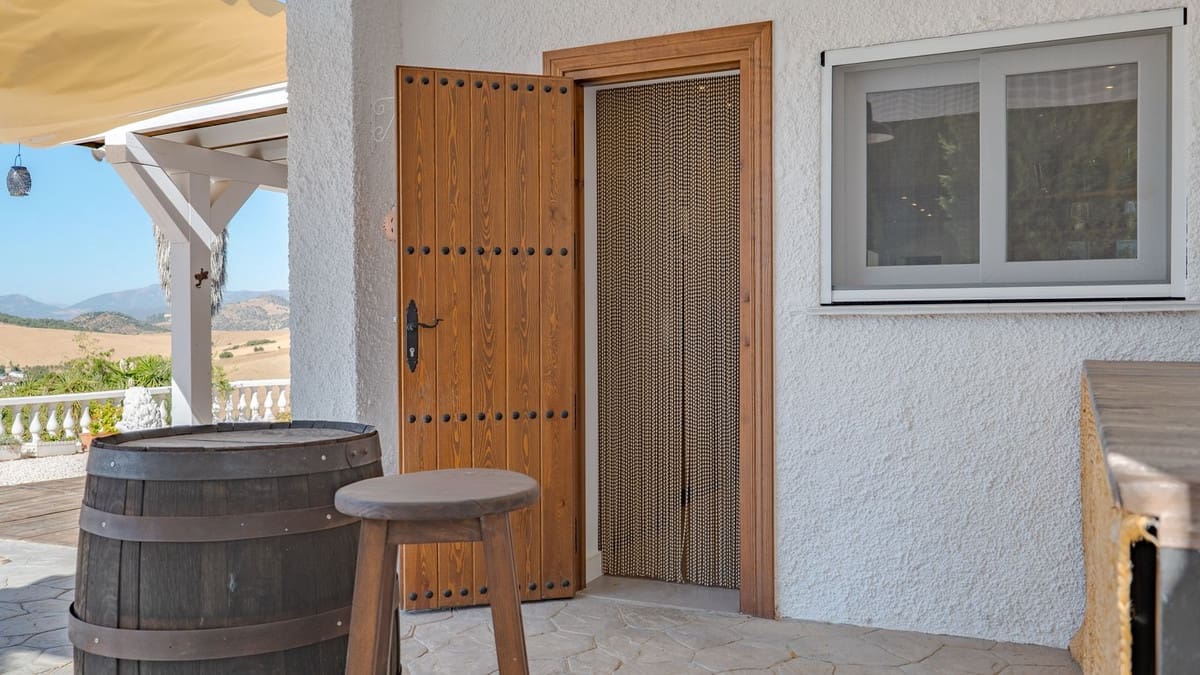 3 soverom Villa til salgs i Almogia med svømmebasseng garasje - € 450 000 (Ref: 9189002)