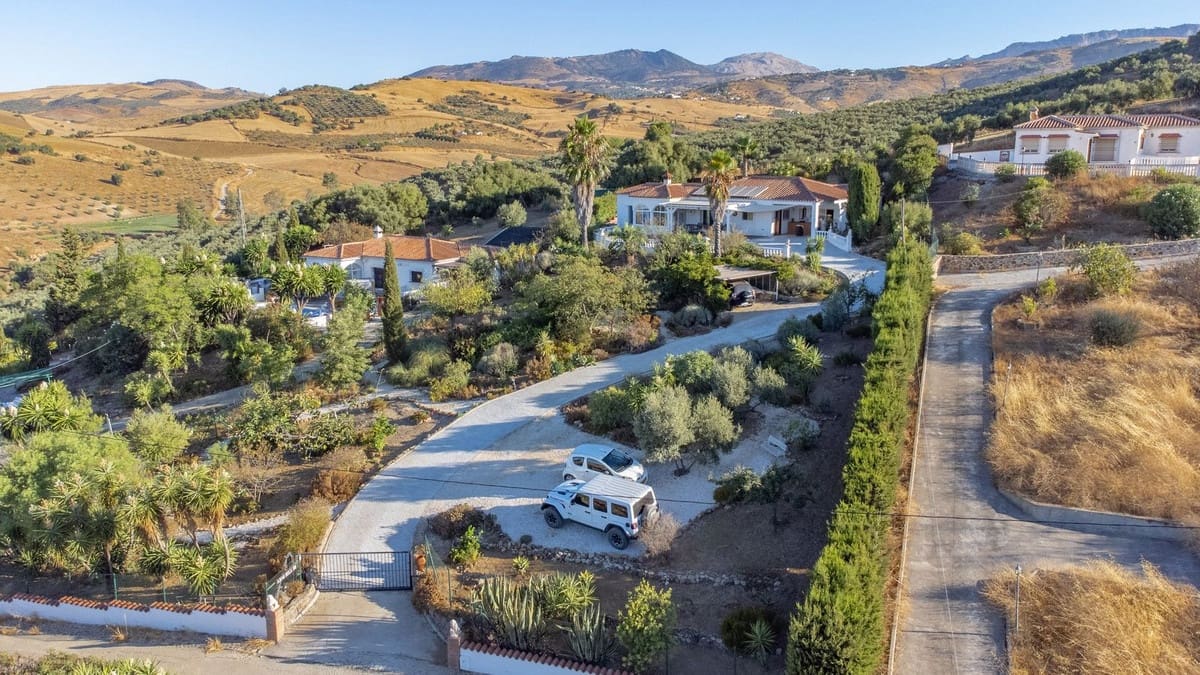 3 soverom Villa til salgs i Almogia med svømmebasseng garasje - € 450 000 (Ref: 9189002)