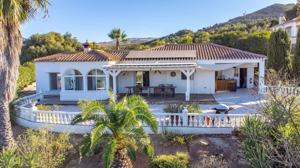 3 soverom Villa til salgs i Almogia med svømmebasseng garasje - € 450 000 (Ref: 9189002)