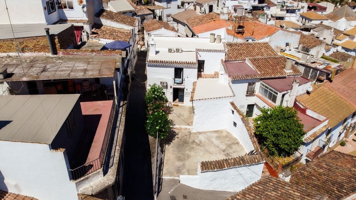 2 bedroom Townhouse for sale in Guaro - € 219,000 (Ref: 9245780)