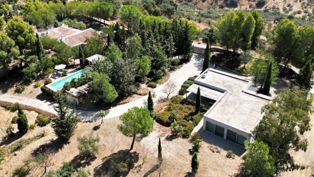 6 sypialnia Finka/Dom wiejski na sprzedaż w Riogordo z basenem garażem - 1 200 000 € (Ref: 9249388)