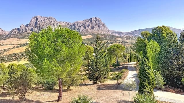 6 sypialnia Finka/Dom wiejski na sprzedaż w Riogordo z basenem garażem - 1 200 000 € (Ref: 9249388)