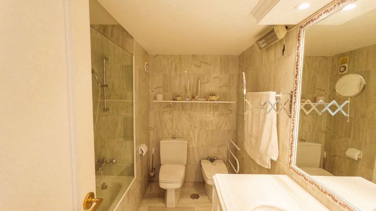 2 bedroom Apartment for sale in Bel-Air with pool garage - € 360,000 (Ref: 9263157)