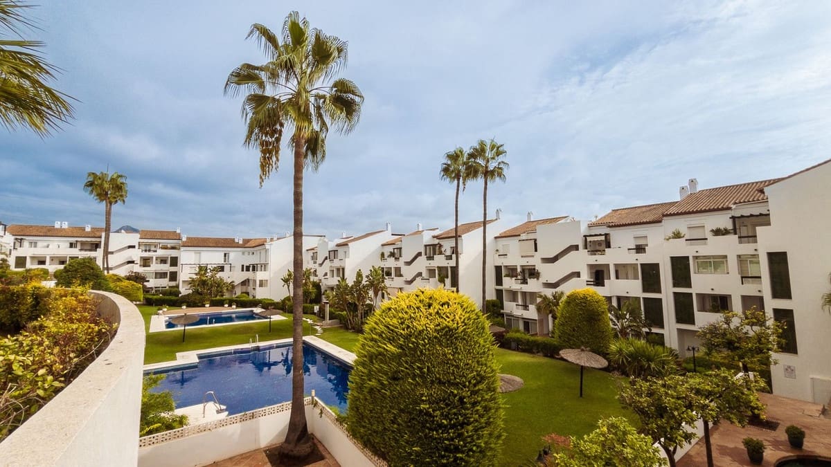 2 bedroom Apartment for sale in Bel-Air with pool garage - € 360,000 (Ref: 9263157)