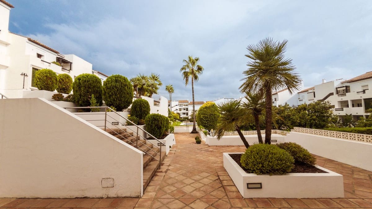 2 bedroom Apartment for sale in Bel-Air with pool garage - € 360,000 (Ref: 9263157)