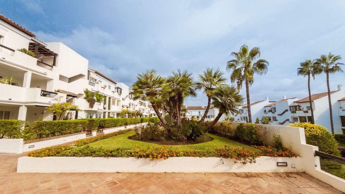 2 bedroom Apartment for sale in Bel-Air with pool garage - € 360,000 (Ref: 9263157)