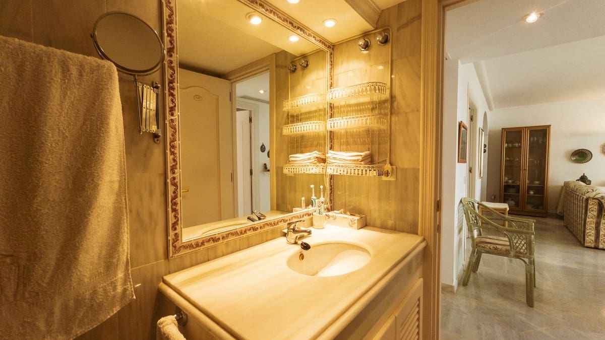 2 bedroom Apartment for sale in Bel-Air with pool garage - € 360,000 (Ref: 9263157)