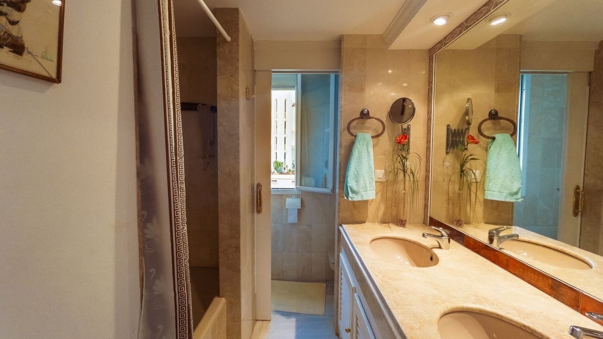 2 bedroom Apartment for sale in Bel-Air with pool garage - € 360,000 (Ref: 9263157)