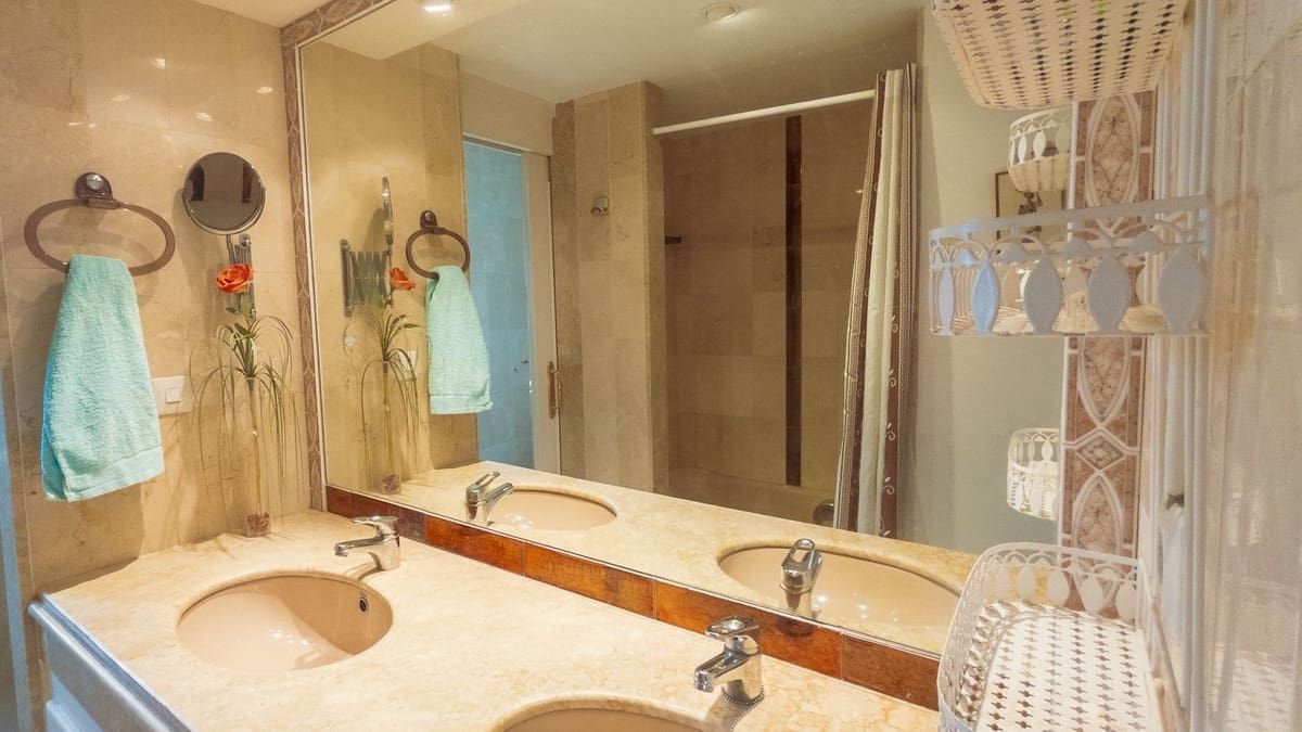 2 bedroom Apartment for sale in Bel-Air with pool garage - € 360,000 (Ref: 9263157)