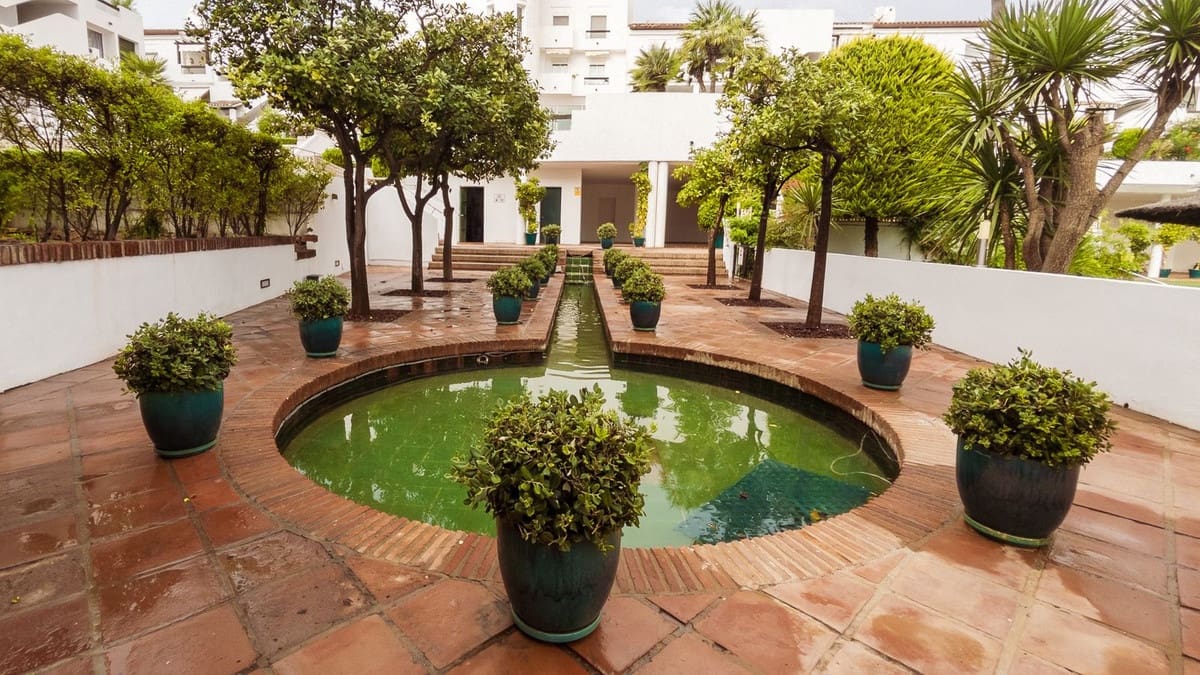 2 bedroom Apartment for sale in Bel-Air with pool garage - € 360,000 (Ref: 9263157)