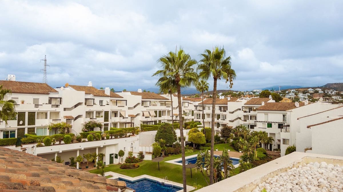 2 bedroom Apartment for sale in Bel-Air with pool garage - € 360,000 (Ref: 9263157)