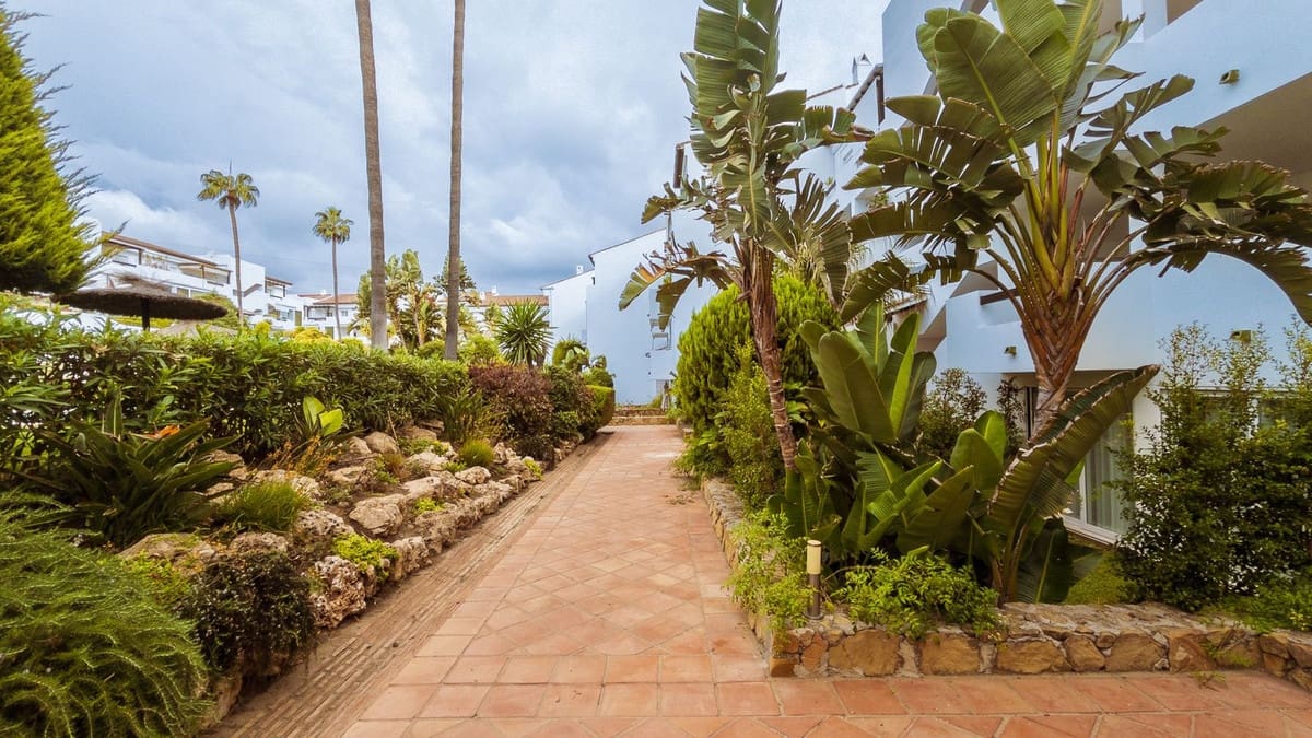 2 bedroom Apartment for sale in Bel-Air with pool garage - € 360,000 (Ref: 9263157)