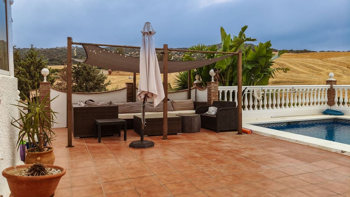 3 soverom Finca/Herregård til salgs i Almogia med svømmebasseng garasje - € 295 000 (Ref: 9263776)