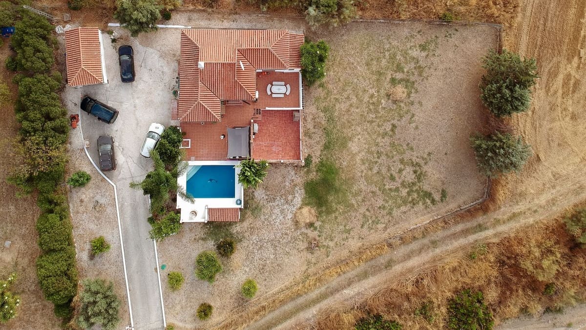 3 soverom Finca/Herregård til salgs i Almogia med svømmebasseng garasje - € 295 000 (Ref: 9263776)