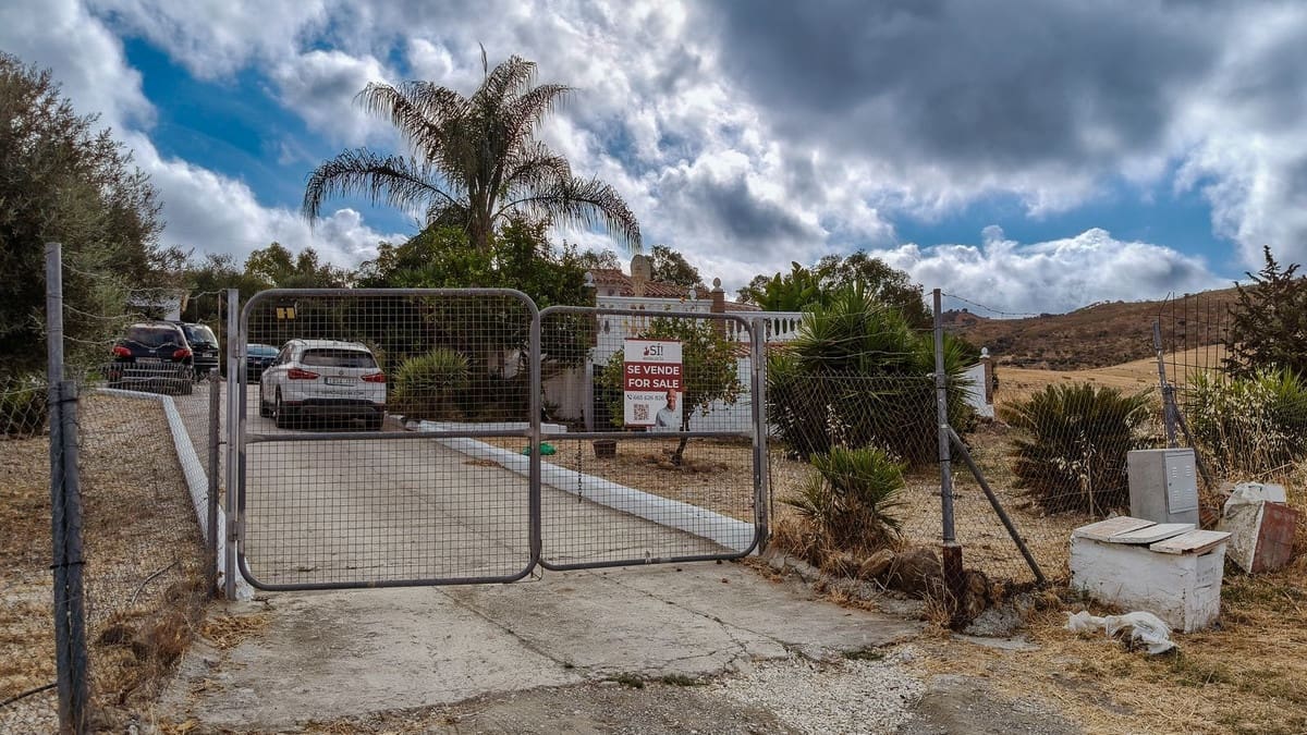 3 soverom Finca/Herregård til salgs i Almogia med svømmebasseng garasje - € 295 000 (Ref: 9263776)