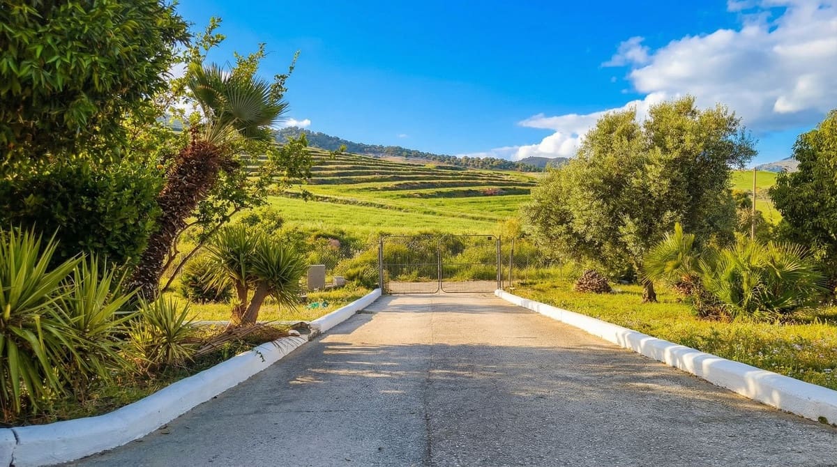 3 bedroom Finca/Country House for sale in Almogia with pool garage - € 275,000 (Ref: 9263776)