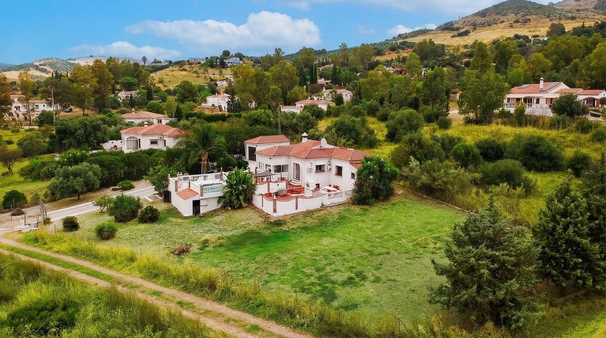 3 bedroom Finca/Country House for sale in Almogia with pool garage - € 275,000 (Ref: 9263776)