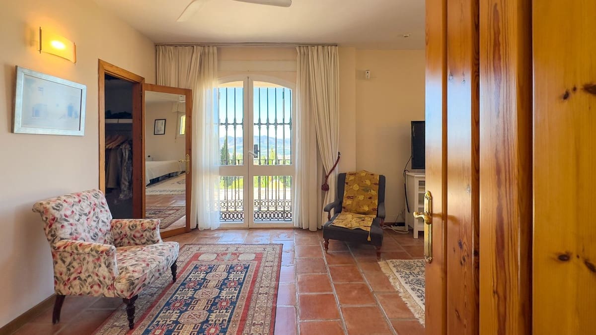 4 sypialnia Willa na sprzedaż w Alhaurin de la Torre z basenem - 1 675 000 € (Ref: 9336968)