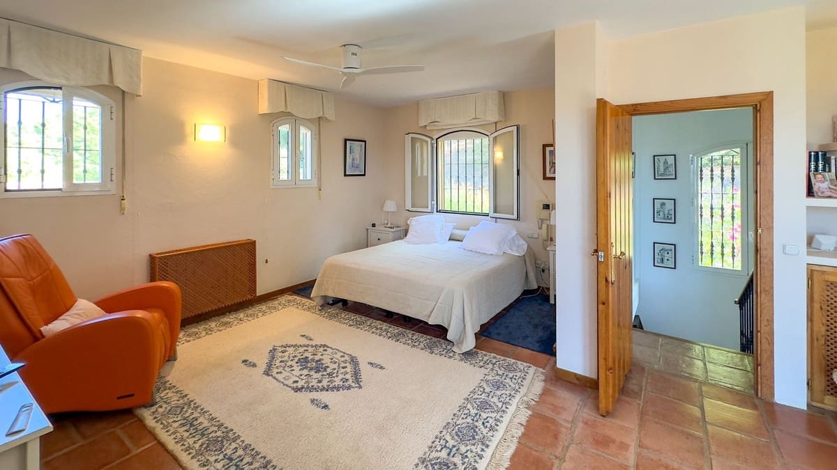 4 sypialnia Willa na sprzedaż w Alhaurin de la Torre z basenem - 1 675 000 € (Ref: 9336968)