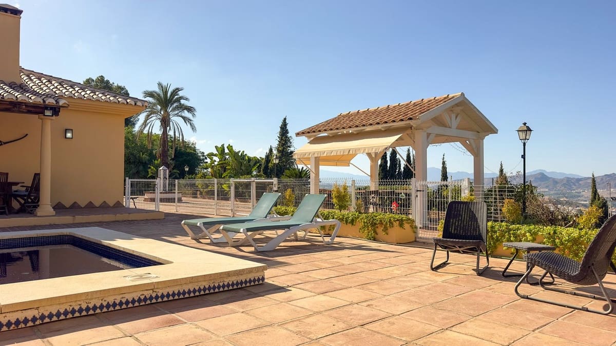 4 sypialnia Willa na sprzedaż w Alhaurin de la Torre z basenem - 1 675 000 € (Ref: 9336968)