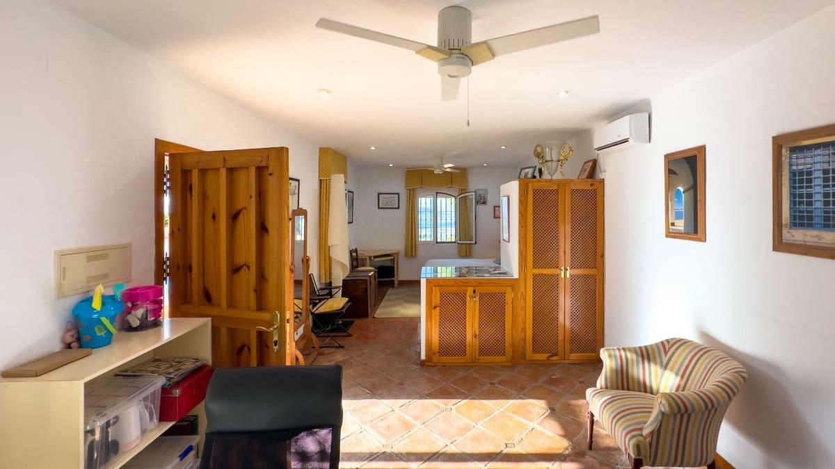 4 sypialnia Willa na sprzedaż w Alhaurin de la Torre z basenem - 1 675 000 € (Ref: 9336968)