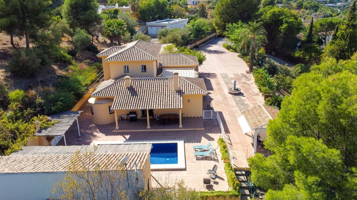 4 sypialnia Willa na sprzedaż w Alhaurin de la Torre z basenem - 1 675 000 € (Ref: 9336968)