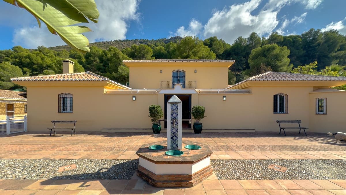 4 sypialnia Willa na sprzedaż w Alhaurin de la Torre z basenem - 1 675 000 € (Ref: 9336968)