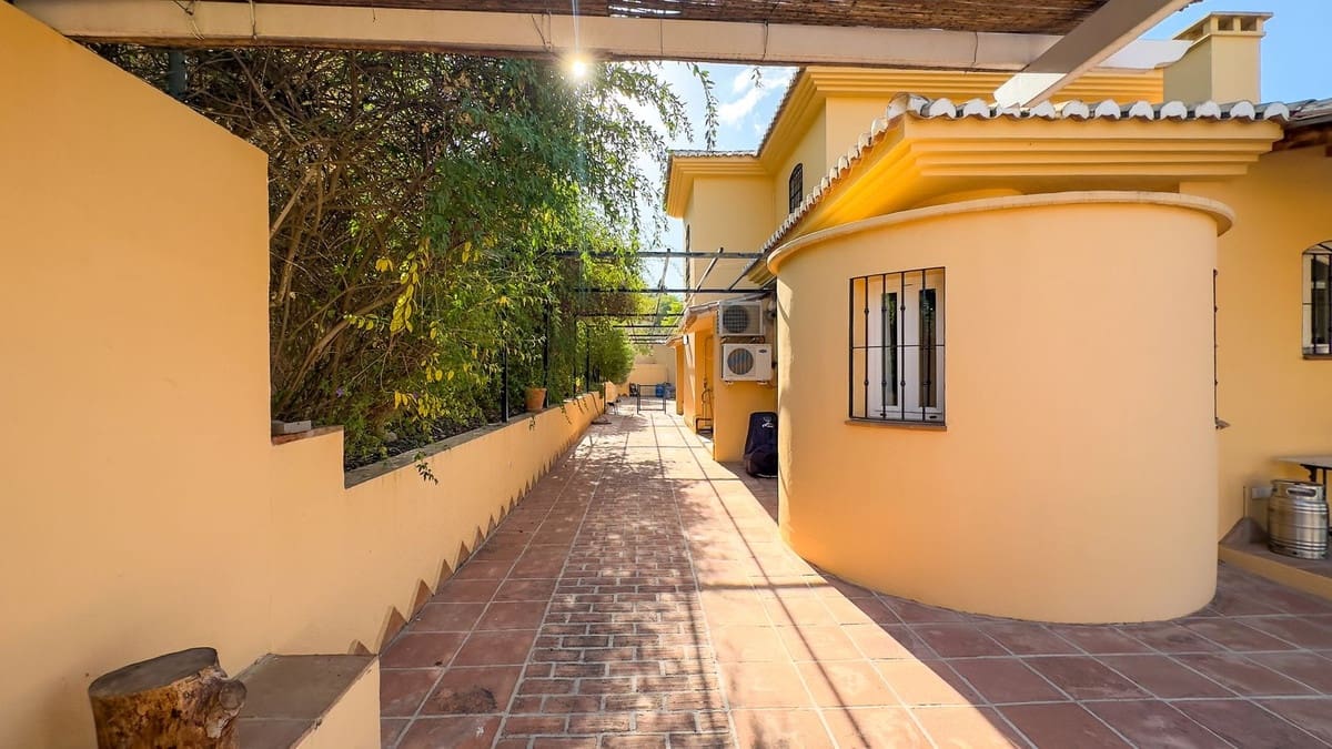 4 sypialnia Willa na sprzedaż w Alhaurin de la Torre z basenem - 1 675 000 € (Ref: 9336968)