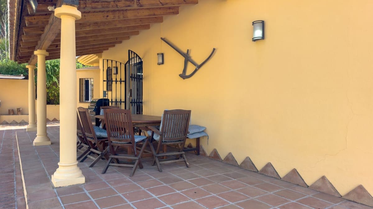 4 bedroom Villa for sale in Alhaurin de la Torre with pool - € 1,599,000 (Ref: 9336968)