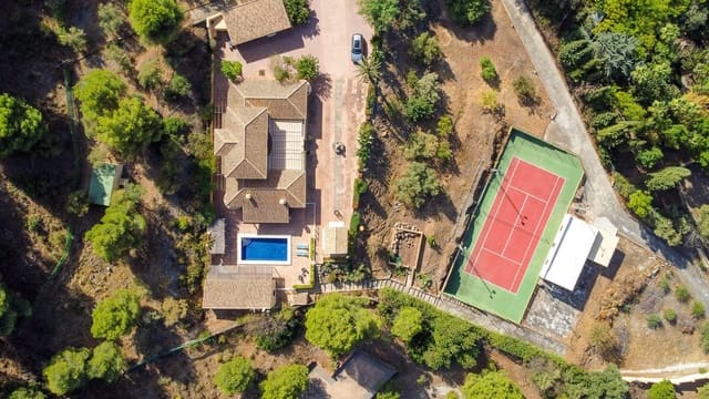 4 slaapkamer Villa te koop in Alhaurín de la Torre met zwembad - € 1.599.000 (Ref: 9336968)