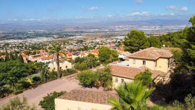 4 slaapkamer Villa te koop in Alhaurín de la Torre met zwembad - € 1.599.000 (Ref: 9336968)